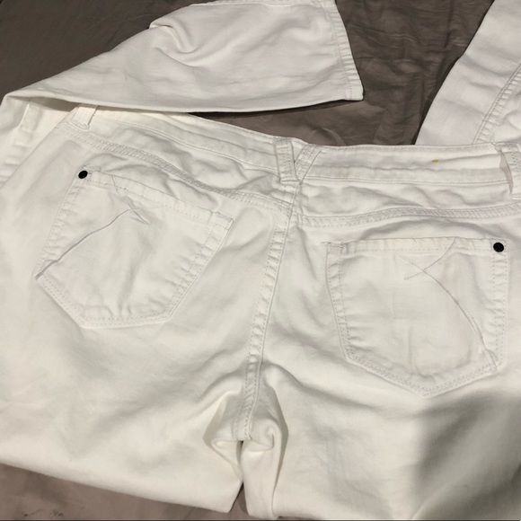 EMPIRE Juniors white soft jeans, size 9, EUC - Picture 2 of 2